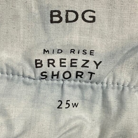 BDG URBAN OUTFITTERS Mid-Rise Breezy Button-Fly Jean Shorts - Size 25 - Picture 9 of 10